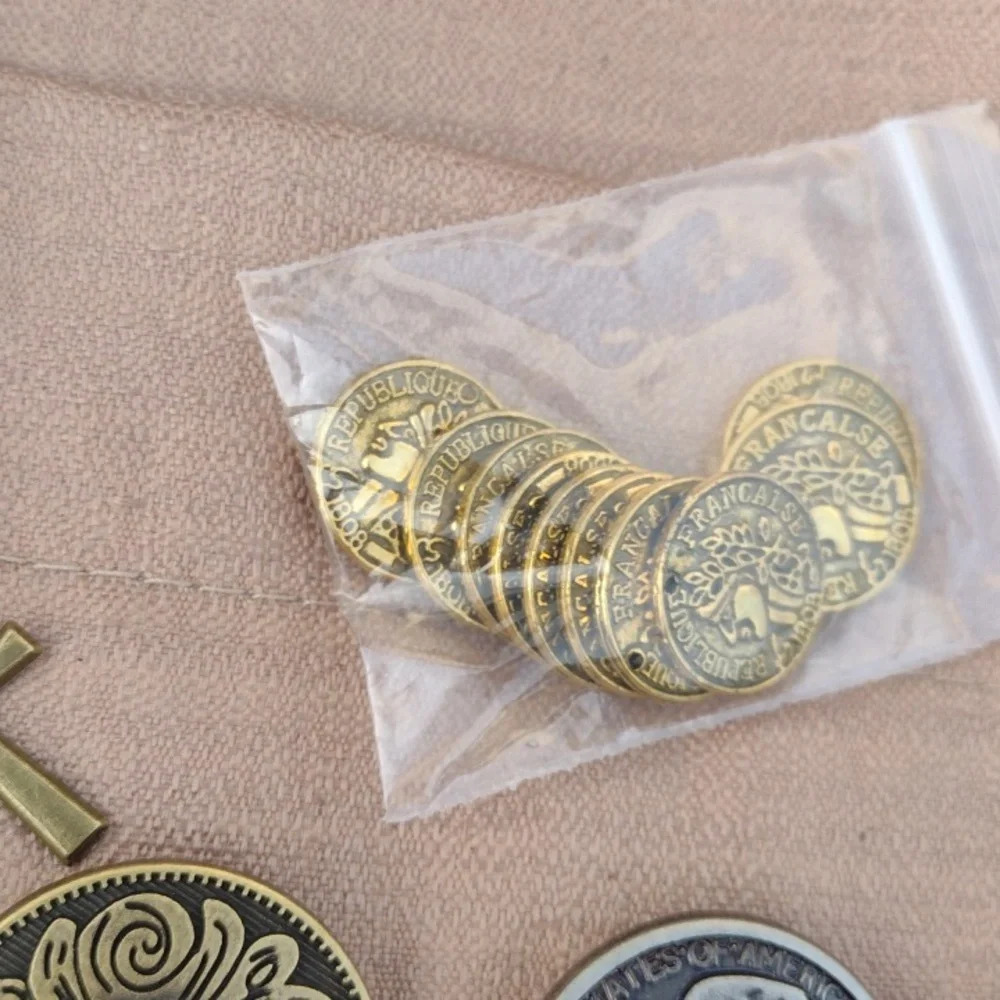 Buttons & Tokens - Picture 4 of 4